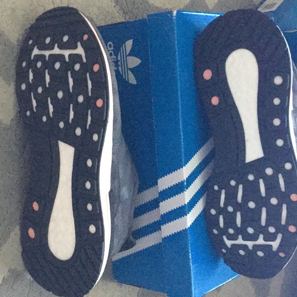 Adidas - Picture 2 of 5